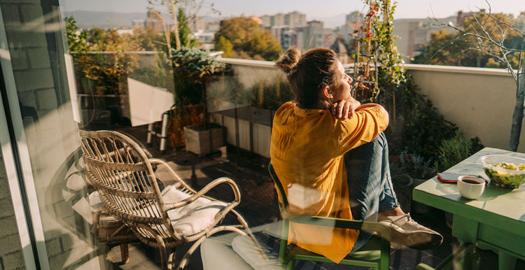 pros and cons of buying a condo